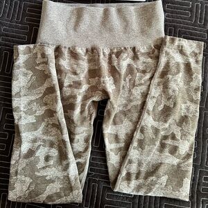 Nvgtn medium dark green camo